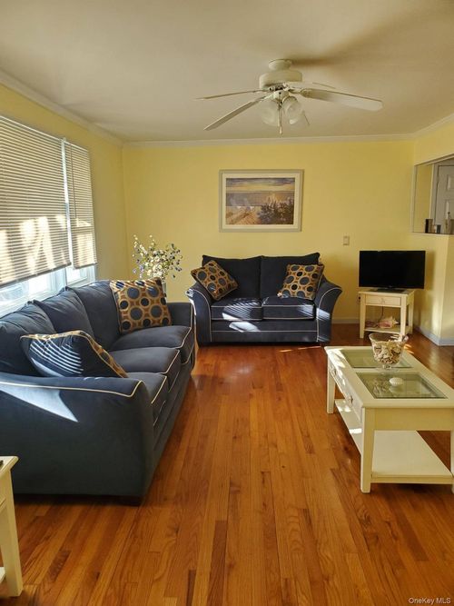 51 Gravel Hill Rd, Hampton Bays, NY, 11946-1744 | Card Image