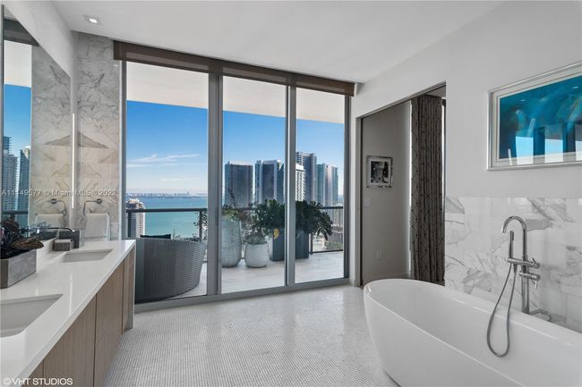 PH207 - 3470 E Coast Ave, Condo with 3 bedrooms, 4 bathrooms and null parking in MIAMI FL | Image 12
