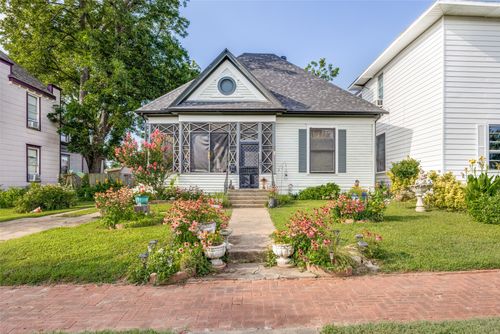 626 W Chestnut St, Denison, TX, 75020-3206 | Card Image