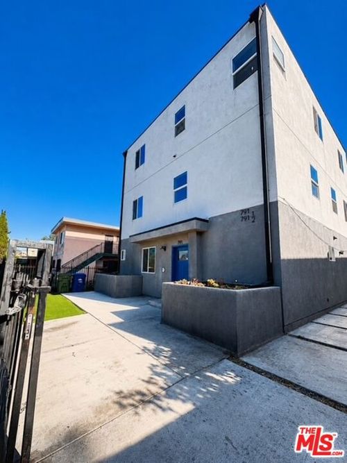 789 E 41st Pl, Los Angeles, CA, 90011 | Card Image