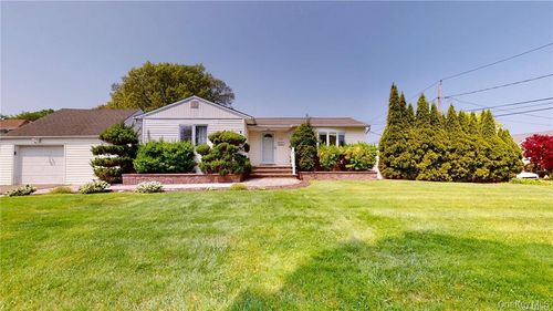 121 Woodward Pkwy, Farmingdale, NY, 11735-5754 | Card Image