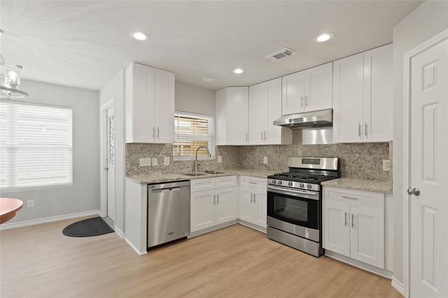 28963 Birch Green Way, House other with 3 bedrooms, 2 bathrooms and 2 parking in Spring TX | Image 6