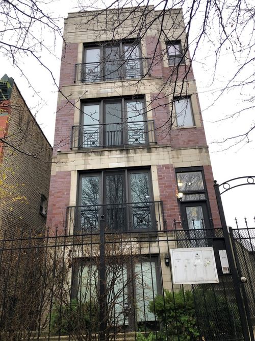 4-2819 Congress Pkwy, Chicago, IL, 60612-4809 | Card Image