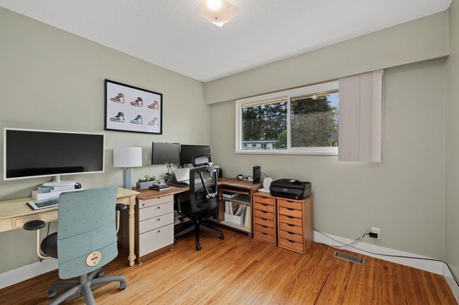 912 Seacrest Crt, House other with 6 bedrooms, 3 bathrooms and 3 parking in Port Moody BC | Image 13
