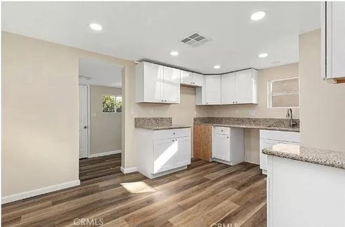 621 S Mistletoe Ave, San Jacinto, CA, 92583-4249 | Card Image