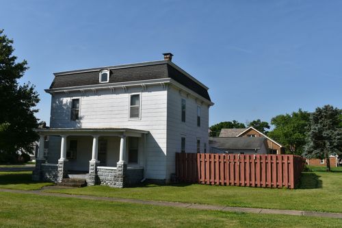 207 State St, Benson, IL, 61516-9677 | Card Image