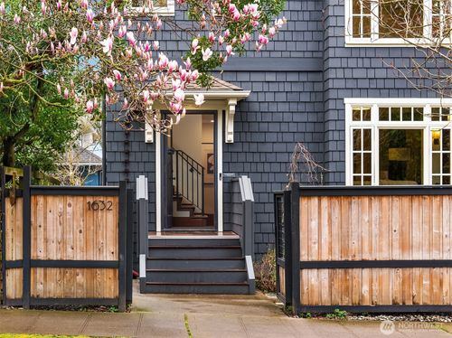 1632 35th Ave, Seattle, WA, 98122-3411 | Card Image