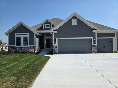 10205 N Winchester Ave, Kansas City, MO, 64156-7933 | Card Image