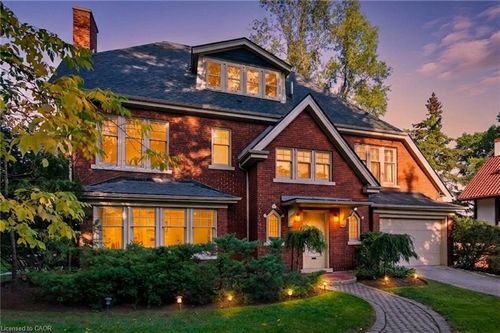 18 Inglewood Dr, Hamilton, ON, L8P2T4 | Card Image