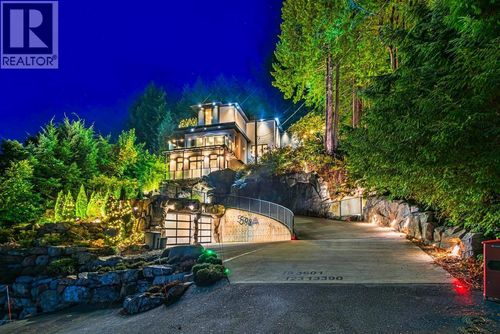 592 Craigmohr Dr, West Vancouver, BC, V7S1X2 | Card Image