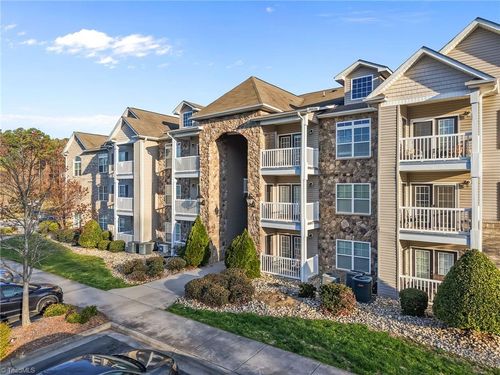 unit-304-7102 W Friendly Ave, Greensboro, NC, 27410-6395 | Card Image