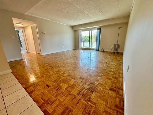 22a-41 Broadlawn Park, Newton, MA, 02467 | Card Image