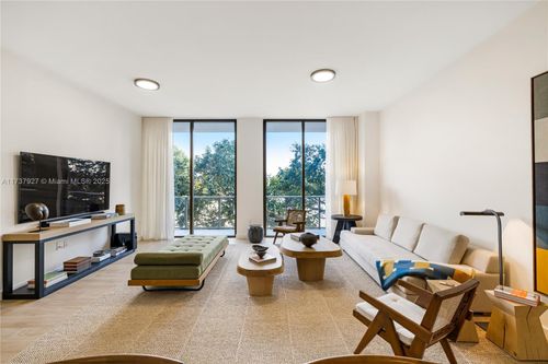 302-2678 Tigertail Ave, Coconut Grove, FL, 33133 | Card Image