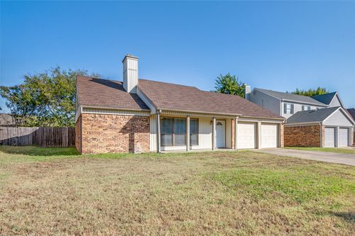 2630 Remmington Dr, Grand Prairie, TX, 75052-4018 | Card Image