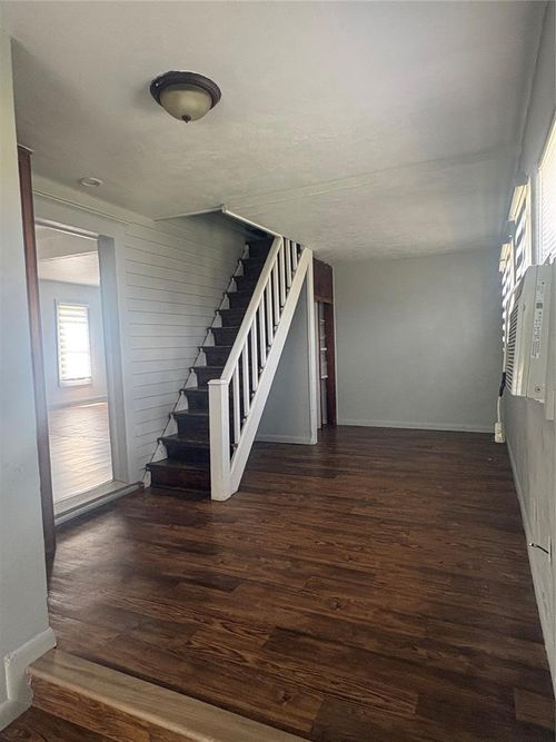 213 E Karns St, Hinton, OK, 73047 | Card Image
