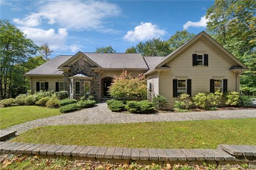 2216 Woodcrest Dr, Johnstown, PA, 15905 | Card Image