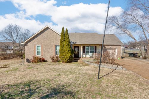 3018 West Dr, Greenbrier, TN, 37073-5711 | Card Image