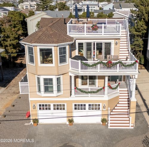 211 Stratford Ave, BEACH HAVEN, NJ, 08008-1359 | Card Image