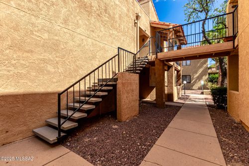 apt-243-8271 N Oracle Rd, Tucson, AZ, 85704-6490 | Card Image