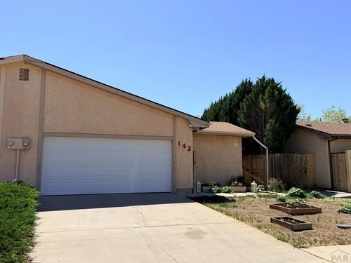 142 Douglas Ln, Pueblo, CO, 81001-1375 | Card Image