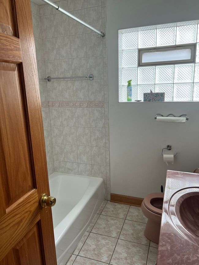 8852 S Oglesby Avenue, House other with 3 bedrooms, 2 bathrooms and null parking in Chicago IL | Image 3