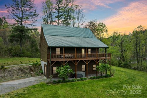 311 Banks Creek Rd, Burnsville, NC, 28714-8212 | Card Image