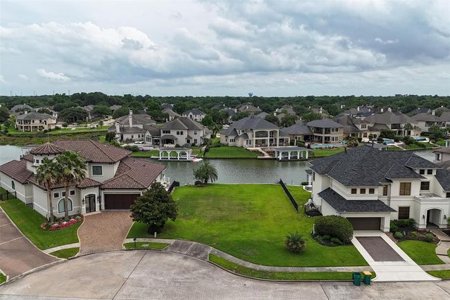 10, 000 sq ft cul de sac lot with immediate water access to Clear Lake and Galveston Bay! | Image 17
