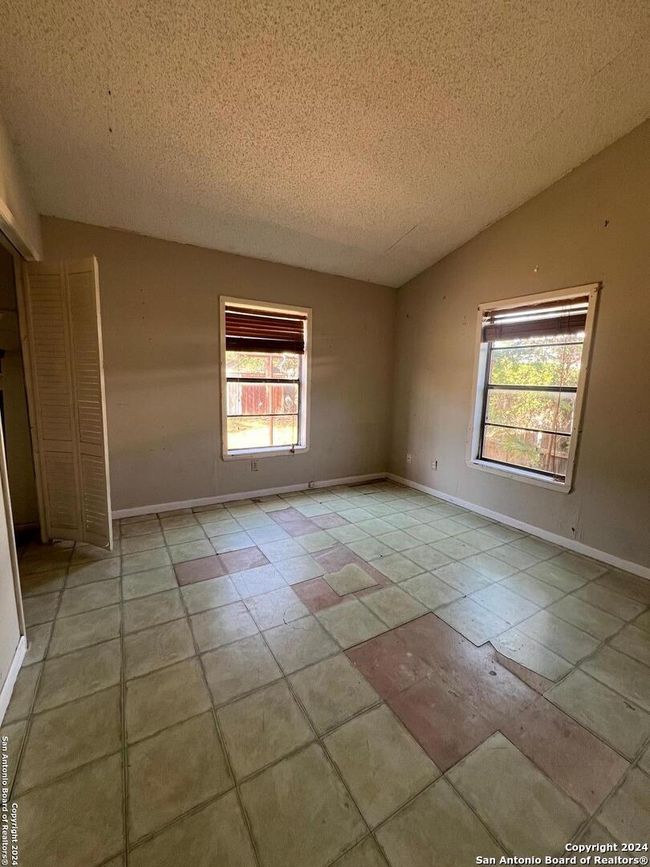 504 N 9 Th St, House other with 3 bedrooms, 1 bathrooms and null parking in Carrizo Springs TX | Image 10