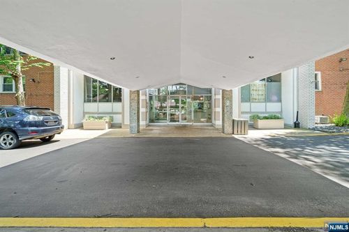 39 E 39th St, Paterson, NJ, 07514-1172 | Card Image