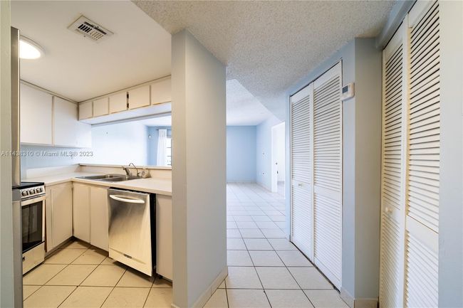 APT-308 - 2600 Collins Ave, Condo with 2 bedrooms, 4 bathrooms and null parking in Miami Beach FL | Image 13