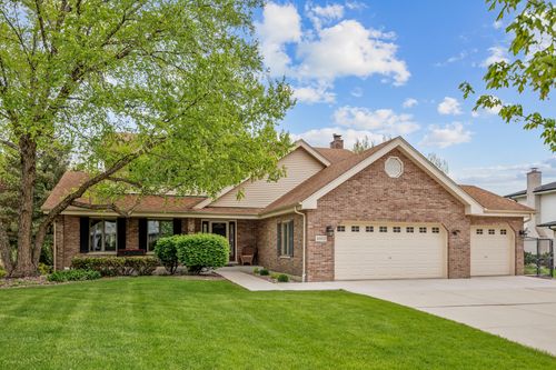 8903 Vail Ln, Woodridge, IL, 60517-7525 | Card Image