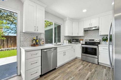 824 Royal Ann Ln, Concord, CA, 94518-3511 | Card Image