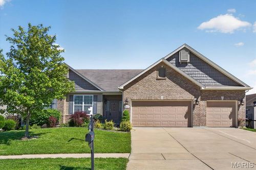 202 Andrea Lynne Dr, Wentzville, MO, 63385-5329 | Card Image