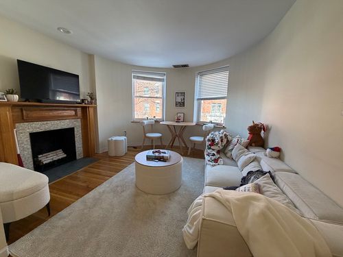 201e-90 Gainsborough, Boston, MA, 02115 | Card Image