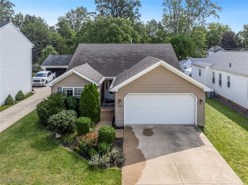 4097 W 227th St, Fairview Park, OH, 44126-1035 | Card Image