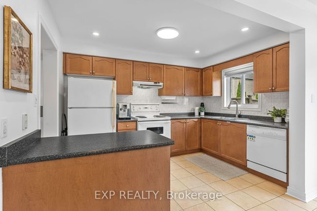 16 La Pinta St, House attached with 3 bedrooms, 3 bathrooms and 2 parking in Maple ON | Image 18