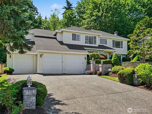18055 Nw Varese Ct, Issaquah, WA, 98027-7825 | Card Image