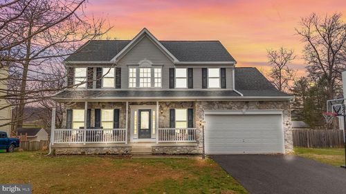 811 Talisman Dr, MARTINSBURG, WV, 25403-2287 | Card Image