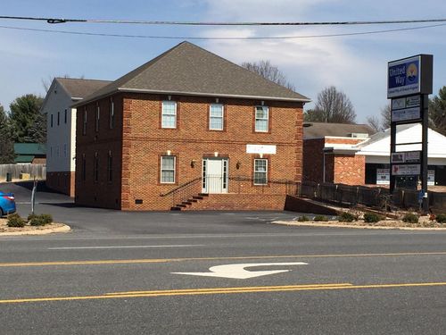 24 Idlewood Blvd, STAUNTON, VA, 24401-9303 | Card Image