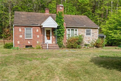 4756 Baux Mountain Road, Winston Salem, NC, 27105 | Card Image