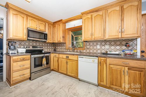 5772 Gettysburg Dr Nw, Concord, NC, 28027-8854 | Card Image