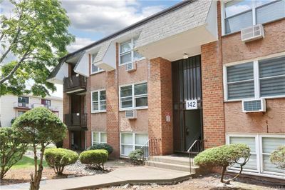 C - 142 Kearsing Parkway, Condo with 1 bedrooms, 1 bathrooms and null parking in Ramapo NY | Image 2