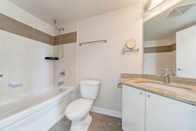 905 - 18 Harbour St, Condo with 2 bedrooms, 2 bathrooms and 1 parking in Toronto ON | Image 23