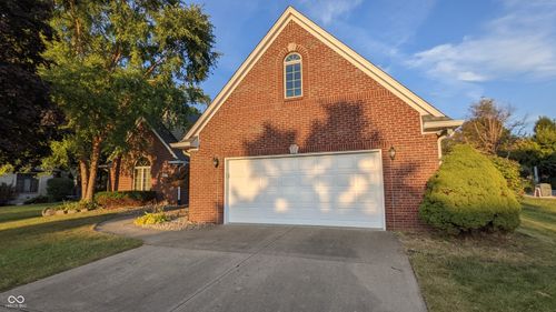 661 Woodview Dr, Whiteland, IN, 46184-9665 | Card Image