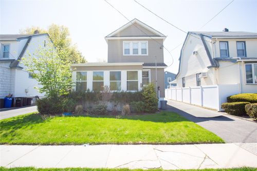 363 Hewlett Pkwy, Hewlett, NY, 11557-1201 | Card Image