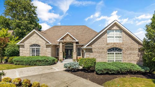 435 Royal Oaks Dr, Maryville, TN, 37801-9635 | Card Image