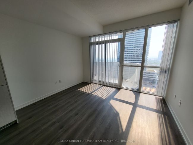 1603 - 28 Interchange Way, Condo with 2 bedrooms, 2 bathrooms and 1 parking in Concord ON | Image 4