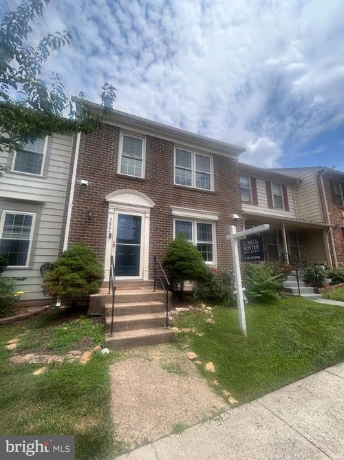 5664 Cabells Mill Ct, CENTREVILLE, VA, 20120-3605 | Card Image