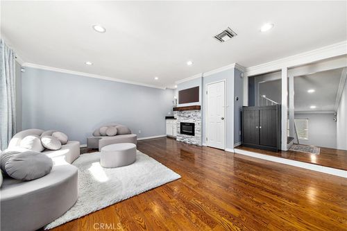 10-18631 Collins St, Tarzana, CA, 91356 | Card Image