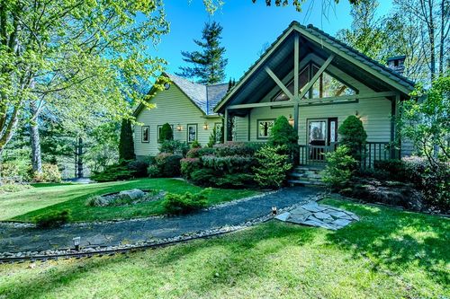 2134 Valle Cay Dr, Vilas, NC, 28692-8461 | Card Image